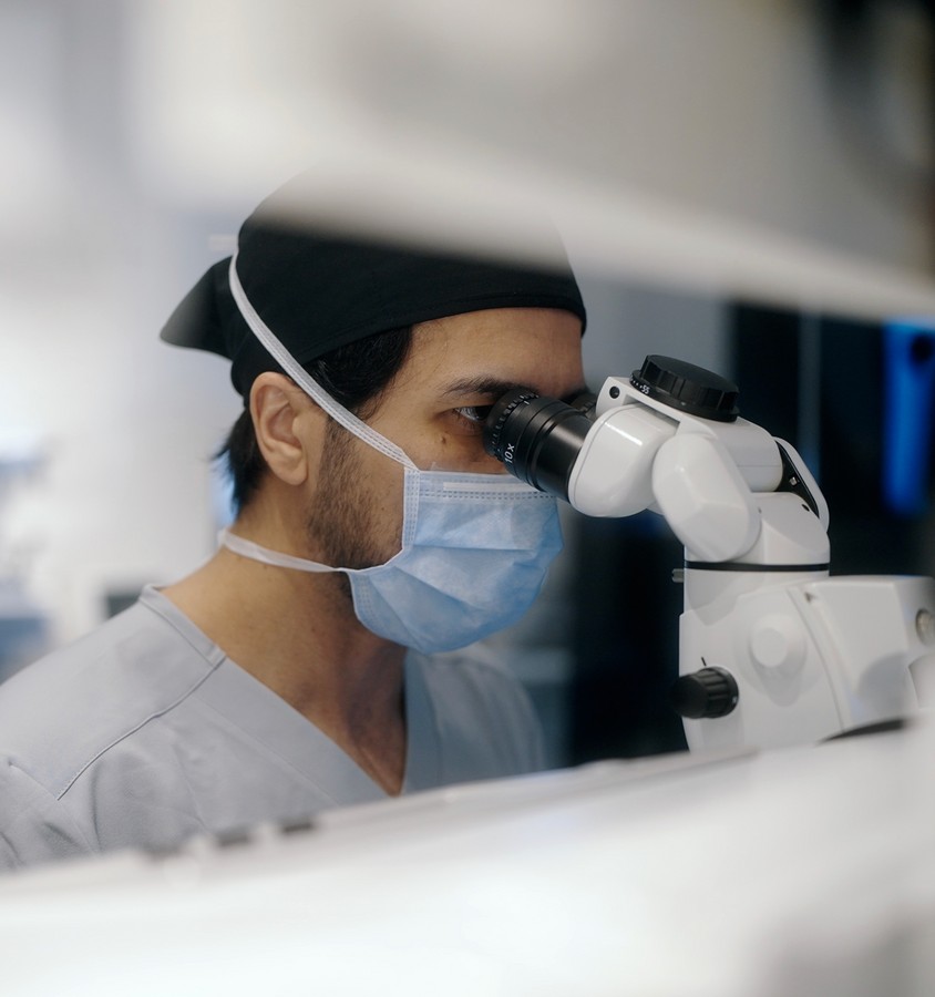 Prof Shajari bei der ICL Linsen OP