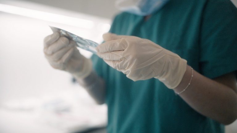 Laserbehandlung von Kurzsichtigkeit: LASIK oder SMILE?