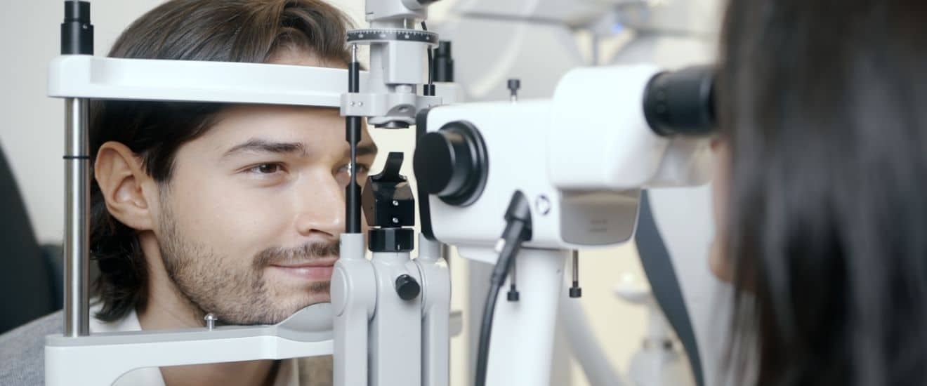 Wie kommt es zu trockenen Augen und was sind die Ursachen dafür?