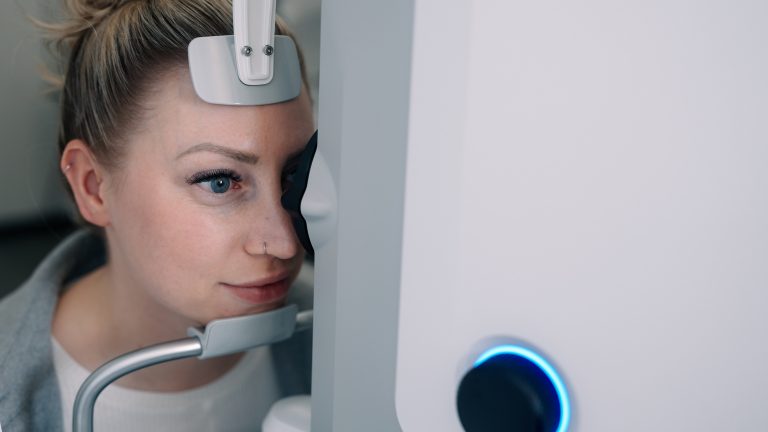 7 Tipps gegen trockene Augen für zu Hause: Einfach und effektiv